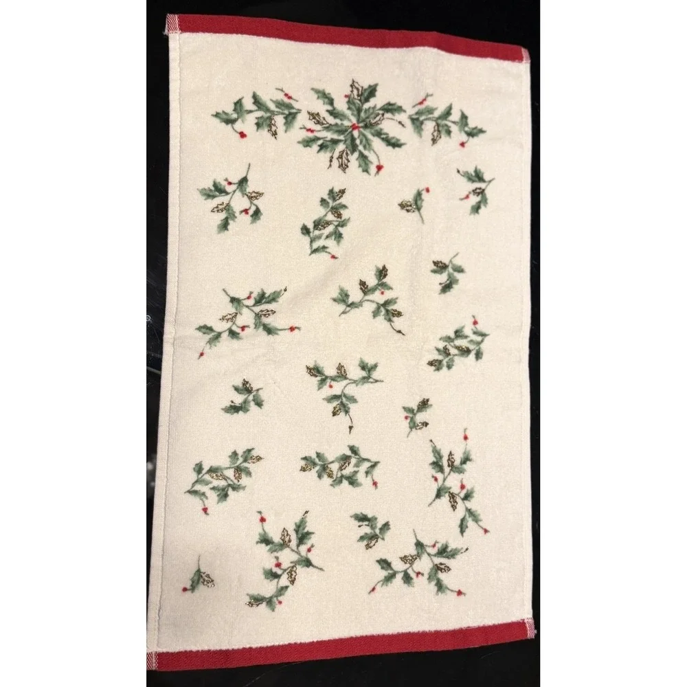 Lenox Holiday Christmas Fingertip Towels Set of 2 Embroidered Holly Gold Trim
